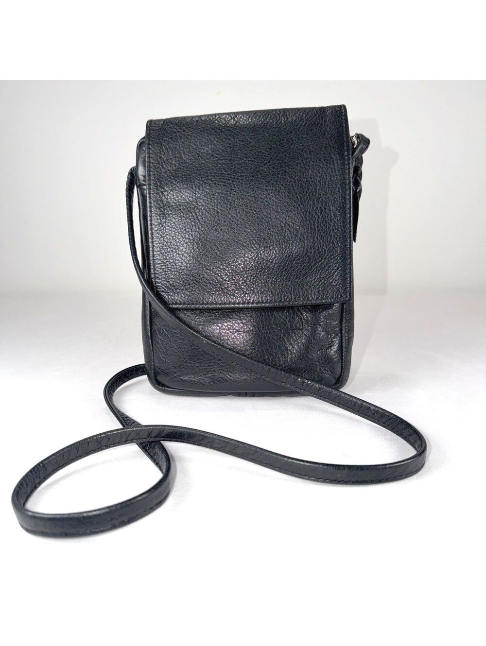 SVEN Berkley USA Black Leather Crossbody Bag